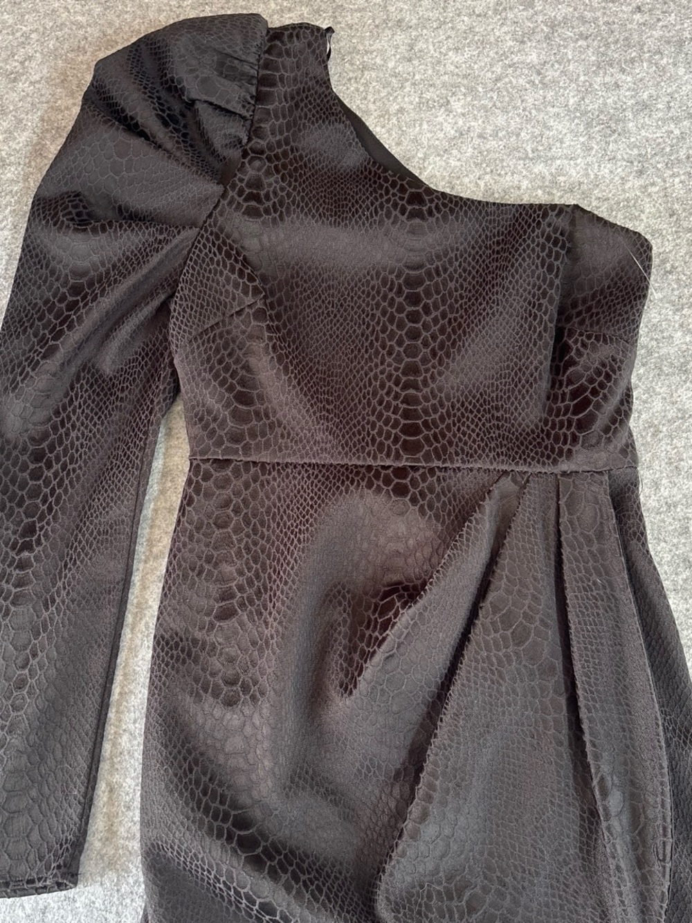 DO+BE One-Shoulder Black Textured Sheath Dress